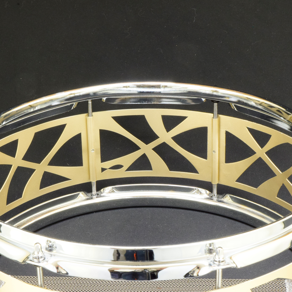 Hardware for free-flaoting snare drum