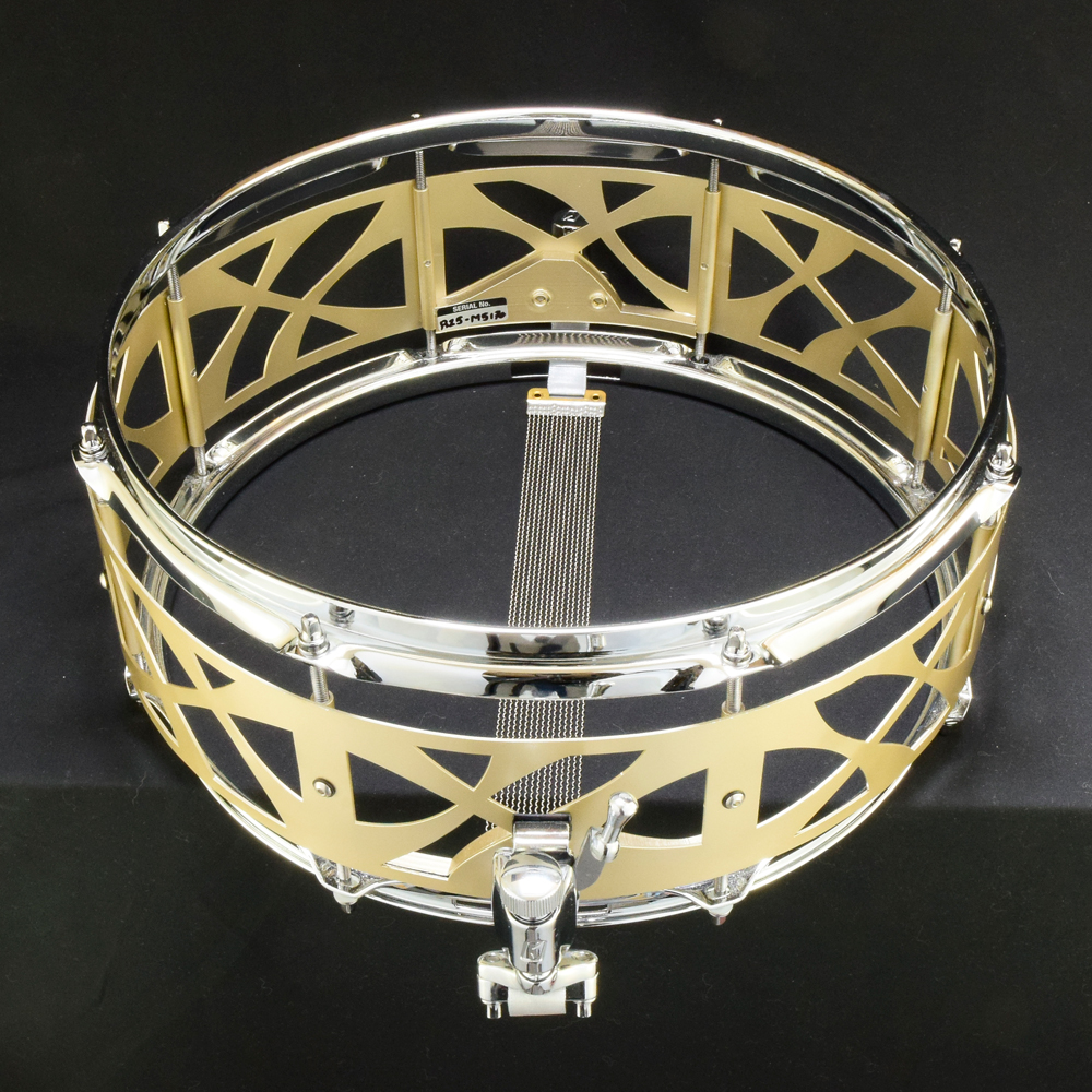 Hardware for free-flaoting snare drum
