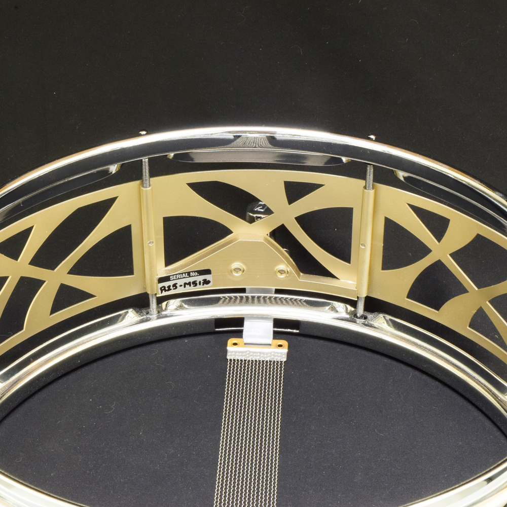 Hardware for free-flaoting snare drum