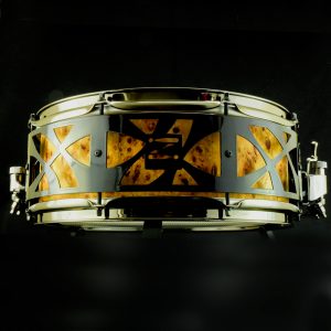 Stave snare drum, fully free-floating