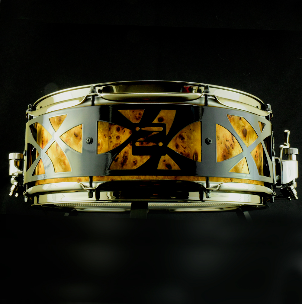 Stave snare drum, fully free-floating