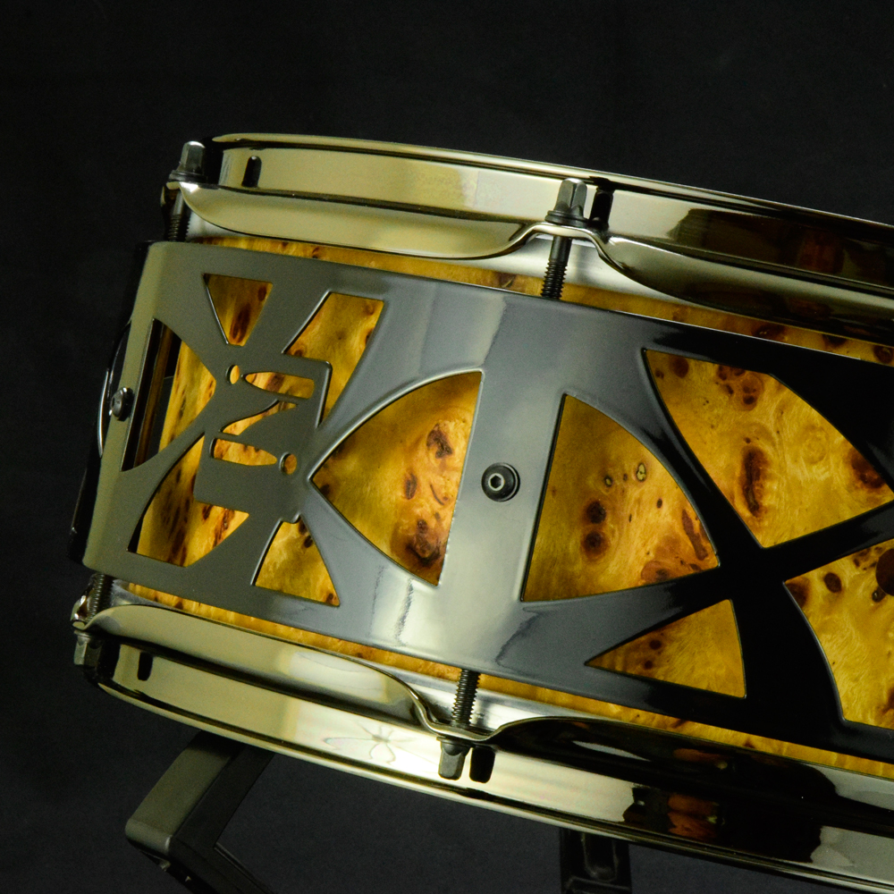 Stave snare drum, fully free-floating