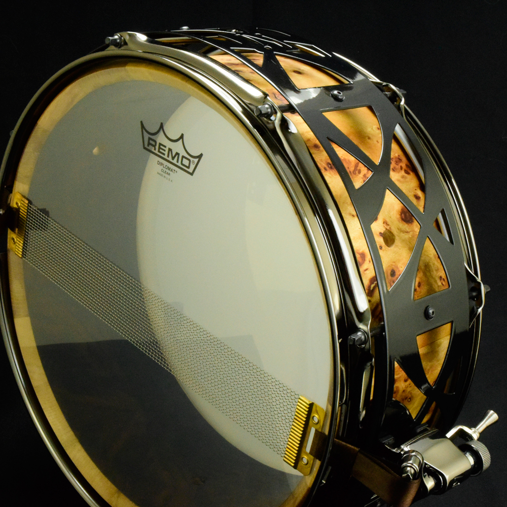Stave snare drum, fully free-floating