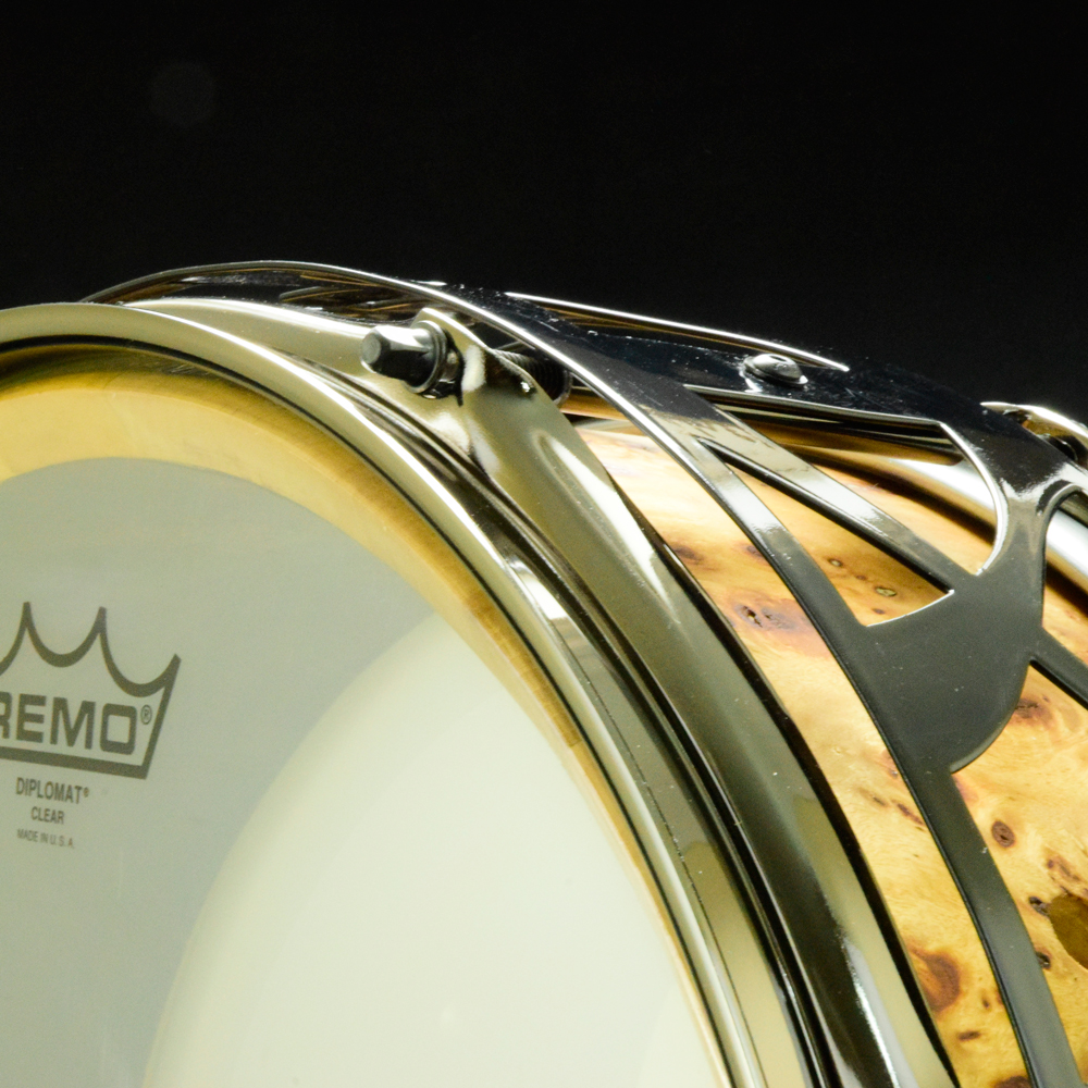 Stave snare drum, fully free-floating
