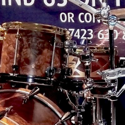 Z drums floating snare drum in action